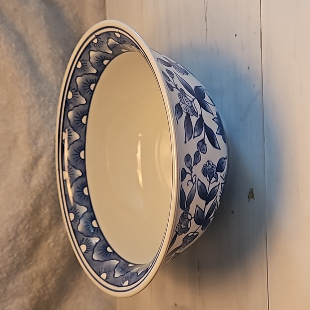 Blu and white floral serving bowl